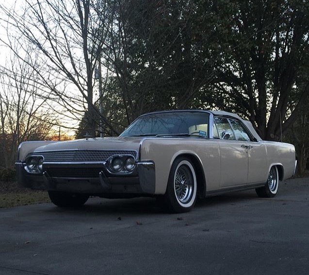 1961 Lincoln Continental side view